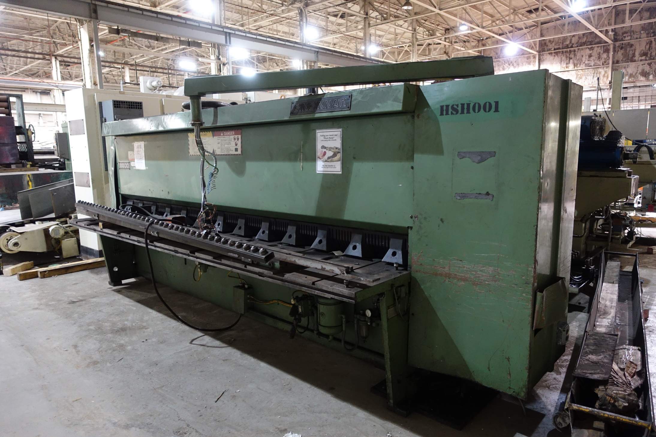 Picture of 12' x  .250" Cincinnati model 2500 Squaring Shear